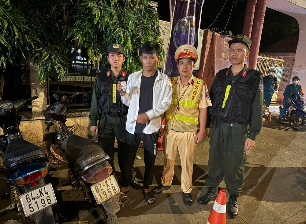 Xử lý hàng chục trường hợp vi phạm nồng độ cồn, có lái xe vượt 5 lần mức kịch khung - Ảnh 1.