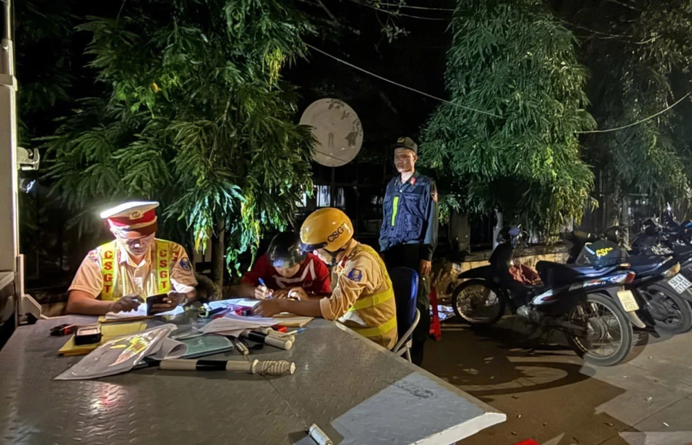 Xử lý hàng chục trường hợp vi phạm nồng độ cồn, có lái xe vượt 5 lần mức kịch khung - Ảnh 2.