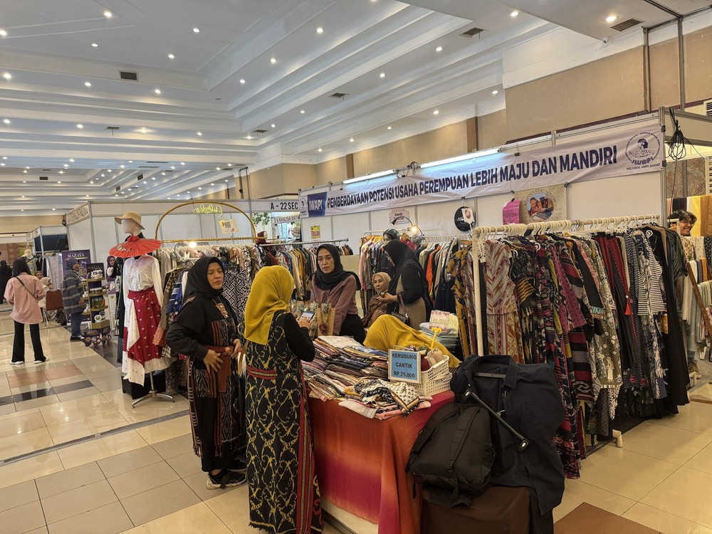 Độc đáo Lễ hội Batik và đồ thủ công mỹ nghệ 2025 tại Indonesia - Ảnh 2. Độc đáo Lễ hội Batik và đồ thủ công mỹ nghệ 2025 tại Indonesia - Ảnh 2.