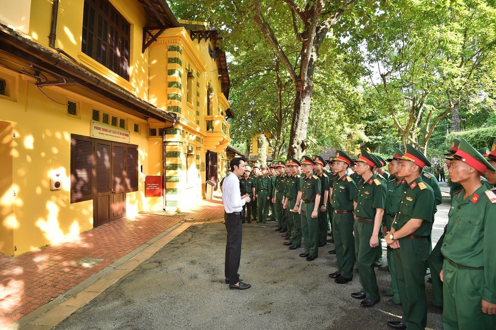 Lực lượng tham gia Lễ diễu binh, diễu hành Quốc khánh 2/9 tham quan Khu Di tích Chủ tịch Hồ Chí Minh tại Phủ Chủ tịch - Ảnh 5.