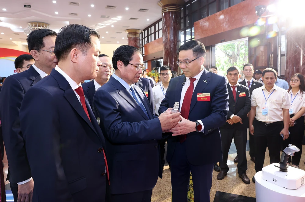 Thủ tướng dự Đại hội Đảng bộ Tập đoàn Công nghiệp - Năng lượng Quốc gia Việt Nam - Ảnh 7.