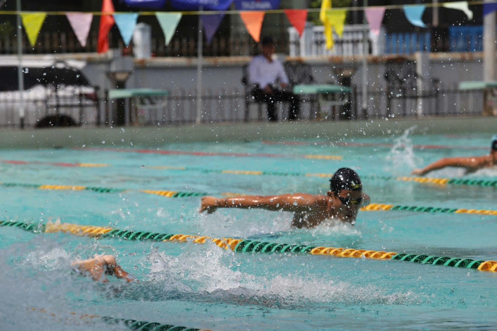 Học sinh trường chuyên giành HCV bơi sau khi vô địch Triathlon - Ảnh 3.