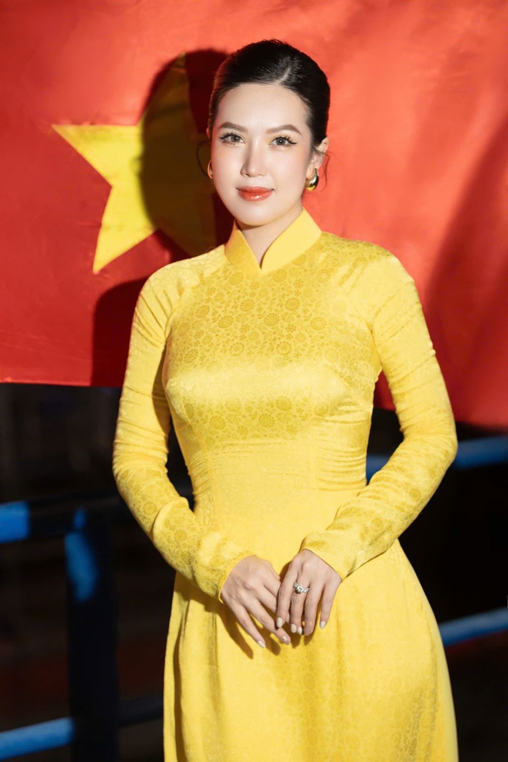 Én bạc Thu Hà: ‘Tôi vinh dự khi dẫn chương trình mang ý nghĩa lịch sử’ - Ảnh 4.