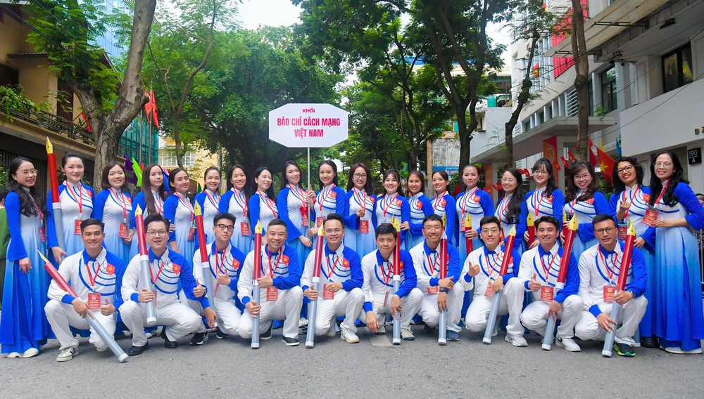 Báo chí Cách Mạng 