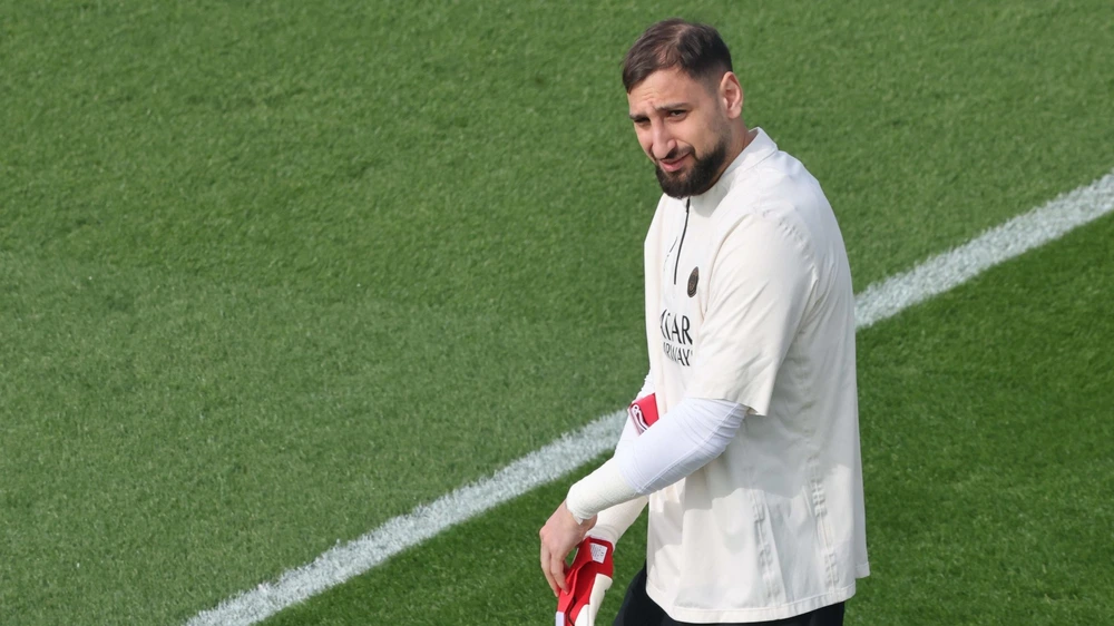Tin chuyển nhượng 30/8: Bất ngờ tương lai Donnarumma, Chelsea ly kỳ giành tiền vệ Brighton - Ảnh 1.