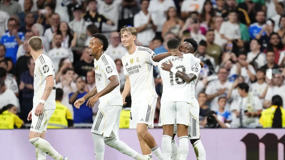 Real Madrid 2-1 Mallorca: Ghi 2 Bàn Chỉ Trong 1 Phút, 'Kền Kền Trắng' Ngược Dòng Ấn Tượng - Ảnh 1. Real Madrid 2-1 Mallorca: Ghi 2 Bàn Chỉ Trong 1 Phút, 'Kền Kền Trắng' Ngược Dòng Ấn Tượng - Ảnh 1.