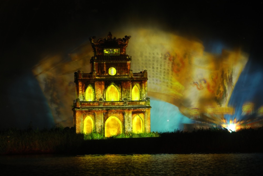 “Hà Nội rạng rỡ”: Bữa tiệc ánh sáng ngập tràn cảm xúc bên Hồ Gươm - Ảnh 5.