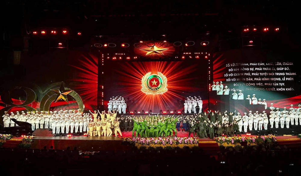 Đạo diễn Tuyết Minh: 'Nhu cầu chia sẻ cảm xúc lịch sử qua nghệ thuật chưa bao giờ mất đi' - Ảnh 4.