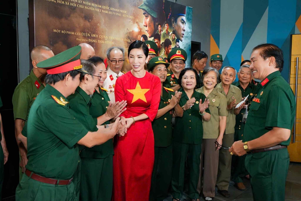 Xuân Lan tổ chức buổi xem phim đặc biệt dành cho các cựu chiến binh - Ảnh 2.