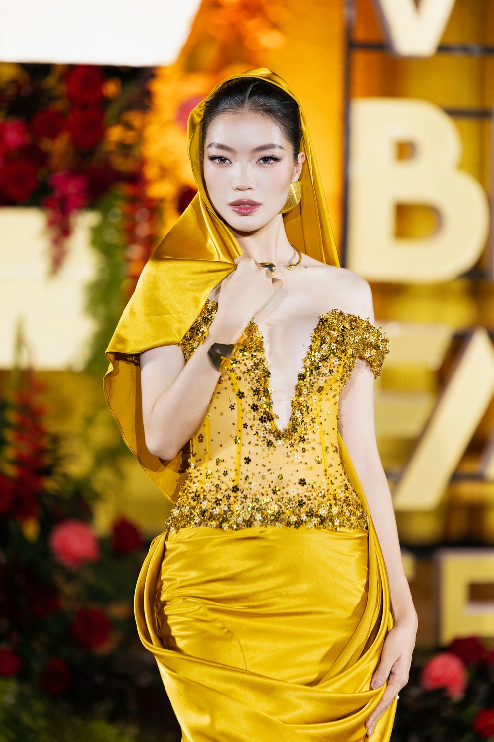 Hoa hậu Lê Hoàng Phương diện váy 20kg trong BST &quot;Éclat&quot; của NTK Thanh Hương Bùi - Ảnh 8.