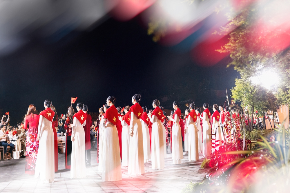 Dàn người đẹp Miss Grand Vietnam 2025 khoe sắc với áo dài, tạo dấu ấn đặc biệt mừng Quốc khánh - Ảnh 4.