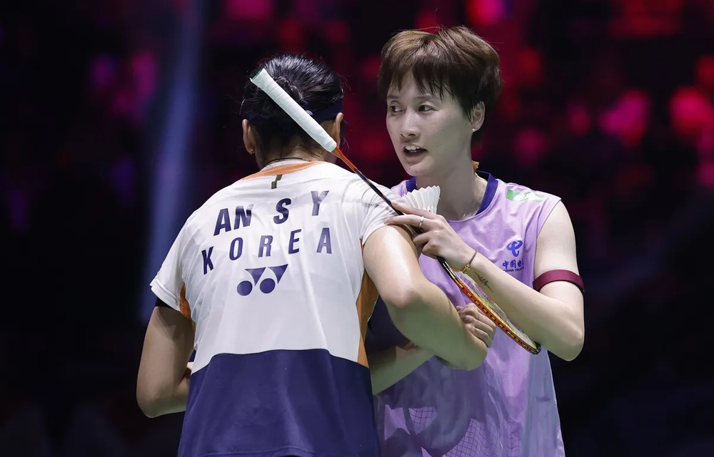 ‘Nữ hoàng cầu lông’ Hàn Quốc nhận thất bại ở giải thế giới dù đối thủ bị lật cổ chân khi thi đấu - Ảnh 2.