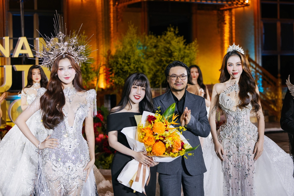 Dàn Hoa hậu mặc áo dài, lan tỏa tự hào ở Vietnam Beauty Fashion Fest - Ảnh 1.