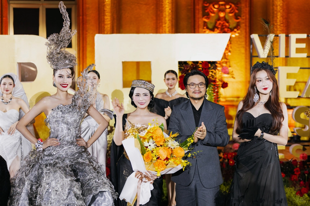 Dàn Hoa hậu mặc áo dài, lan tỏa tự hào ở Vietnam Beauty Fashion Fest - Ảnh 2.