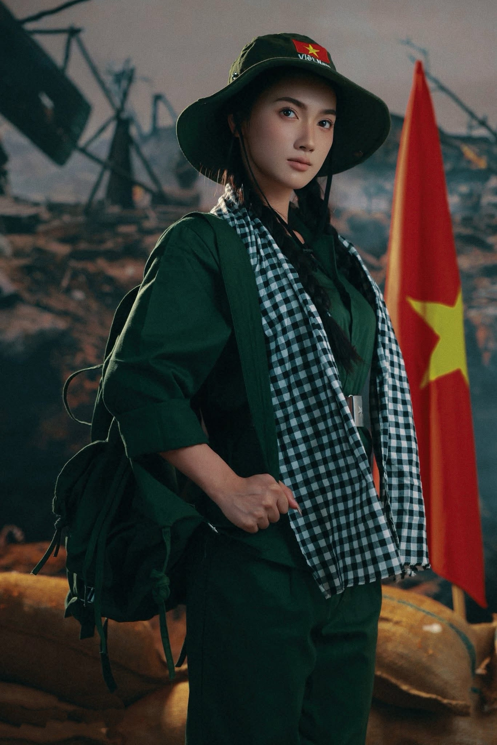 Á khôi Thúy Hằng hóa thân thành nữ chiến sĩ xinh đẹp trong &quot;Mưa đỏ&quot; - Ảnh 3.