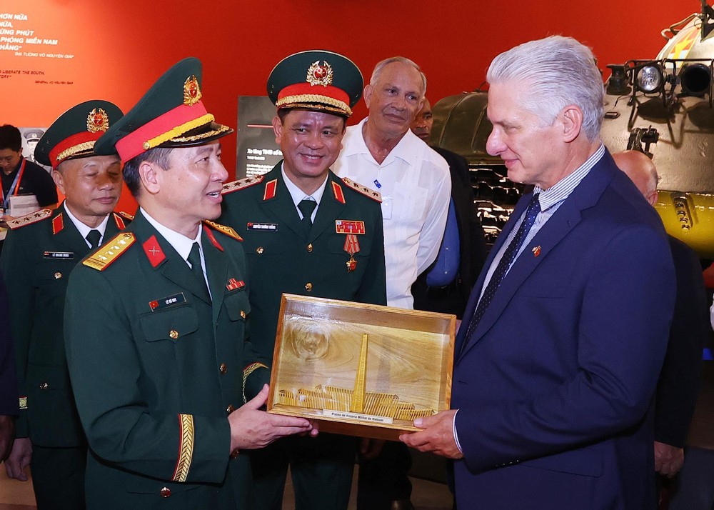 Bí thư Thứ nhất, Chủ tịch nước Cuba Miguel Diaz-Canel thăm Bảo tàng Lịch sử Quân sự Việt Nam - Ảnh 10.