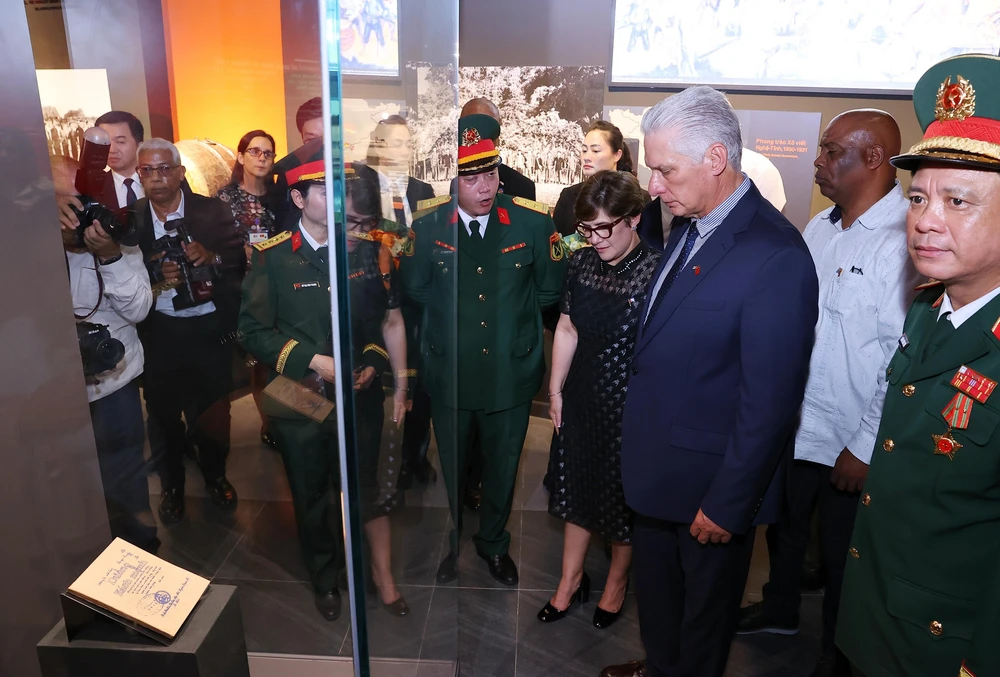 Bí thư Thứ nhất, Chủ tịch nước Cuba Miguel Diaz-Canel thăm Bảo tàng Lịch sử Quân sự Việt Nam - Ảnh 8.