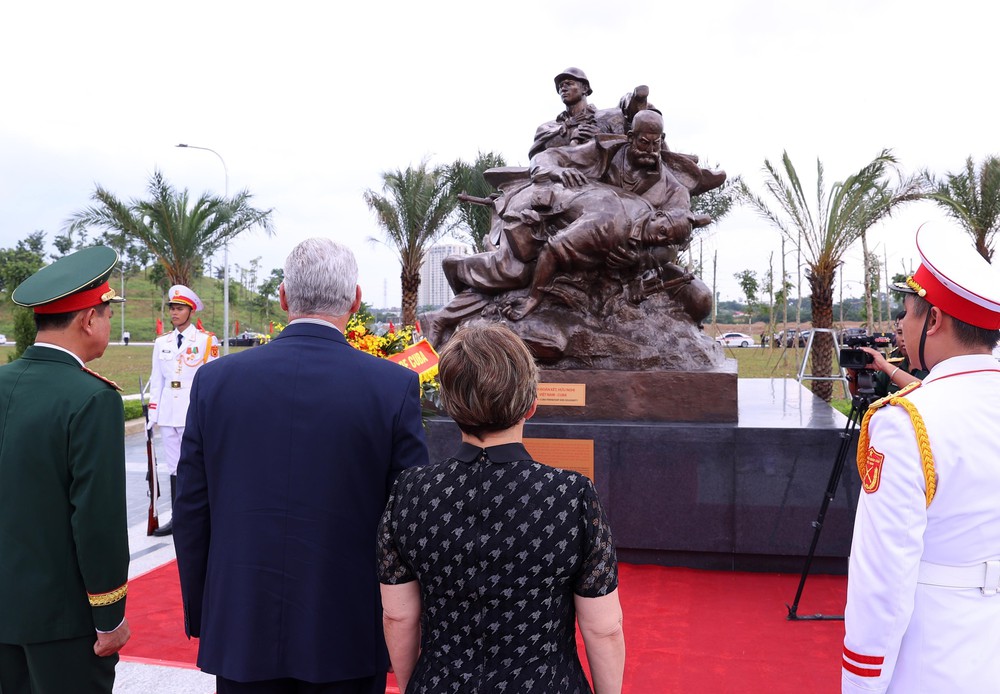 Bí thư Thứ nhất, Chủ tịch nước Cuba Miguel Diaz-Canel thăm Bảo tàng Lịch sử Quân sự Việt Nam - Ảnh 4.