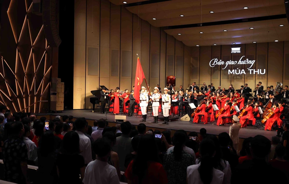 Chương trình nghệ thuật “Bản giao hưởng mùa Thu” - Ảnh 1.