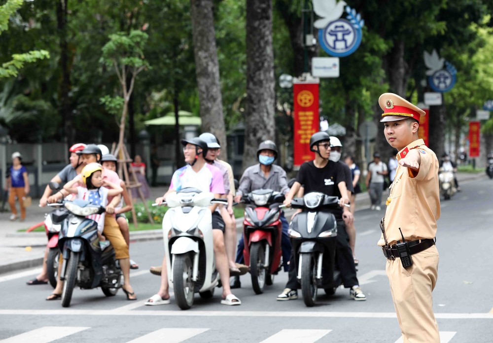 80 năm Quốc khánh: Phân luồng giao thông vòng ngoài địa bàn Hà Nội từ 21 giờ ngày 1/9 đến 13 giờ ngày 2/9 - Ảnh 1.