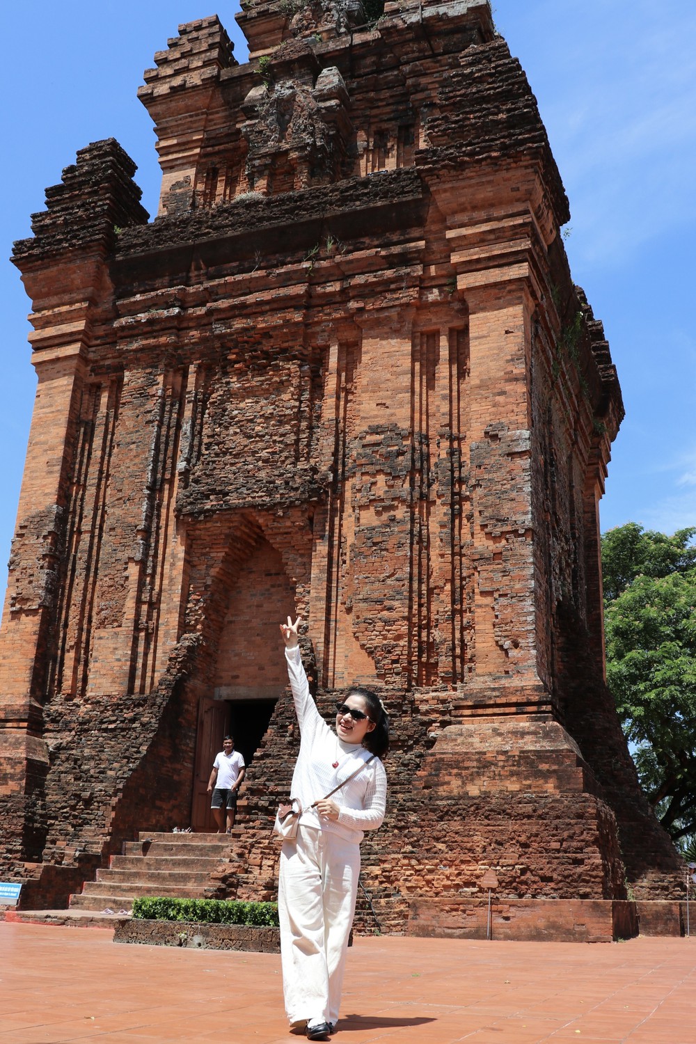 Đến Tuy Hoà ngắm Tháp Nghinh Phong, thăm Núi Nhạn dịp nghỉ lễ Quốc khánh - Ảnh 2. Đến Tuy Hoà ngắm Tháp Nghinh Phong, thăm Núi Nhạn dịp nghỉ lễ Quốc khánh - Ảnh 2.
