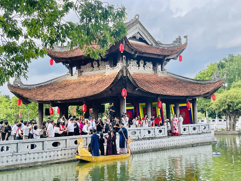 'The Hanoi Train': Cầu nối văn hoá - lịch sử từ kinh đô Thăng Long đến quê hương quan họ - Ảnh 9. 'The Hanoi Train': Cầu nối văn hoá - lịch sử từ kinh đô Thăng Long đến quê hương quan họ - Ảnh 9.