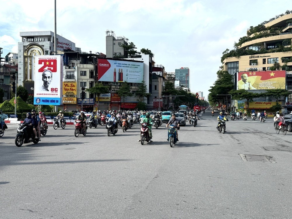 Hà Nội: Giao thông “thông thoáng” trong ngày thứ hai nghỉ Lễ - Ảnh 3.