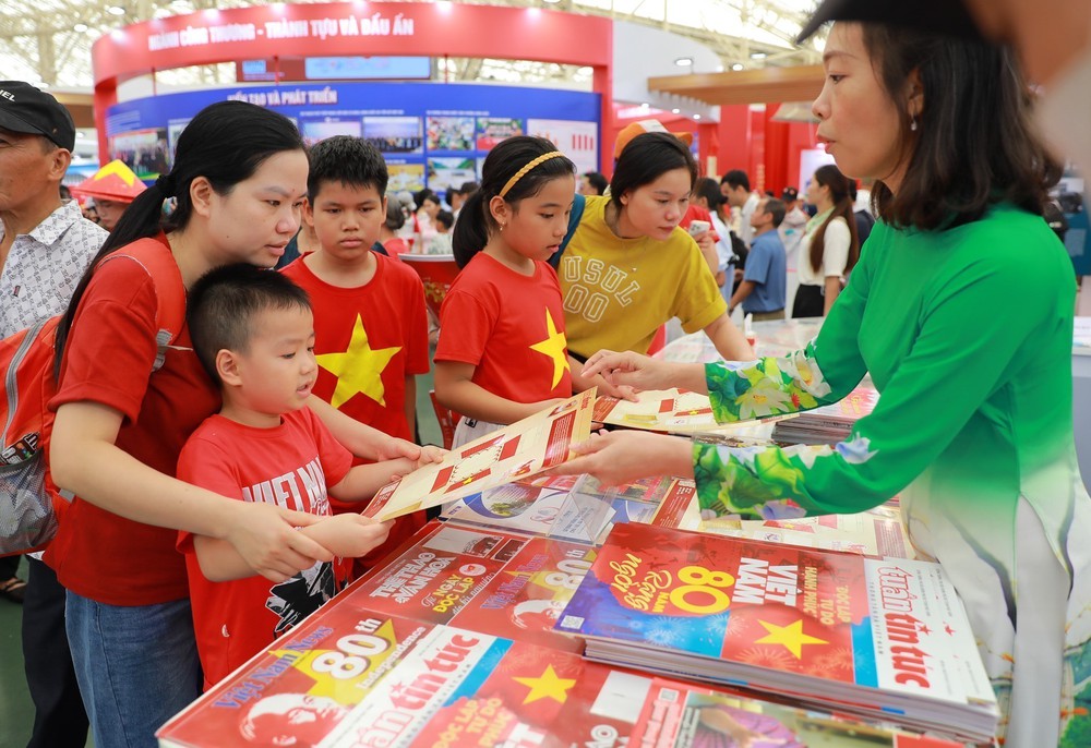Khu trưng bày của TTXVN - điểm đến tại Triển lãm &quot;80 năm Hành trình Độc lập - Tự do - Hạnh phúc&quot; - Ảnh 5.