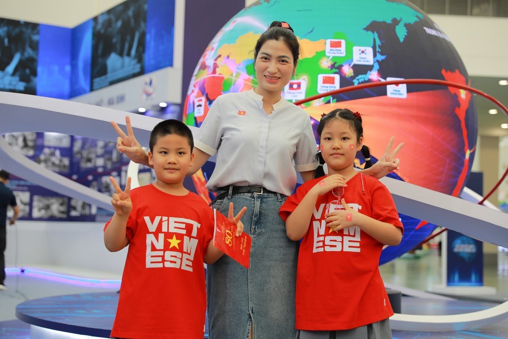 Khu trưng bày của TTXVN - điểm đến tại Triển lãm &quot;80 năm Hành trình Độc lập - Tự do - Hạnh phúc&quot; - Ảnh 3.
