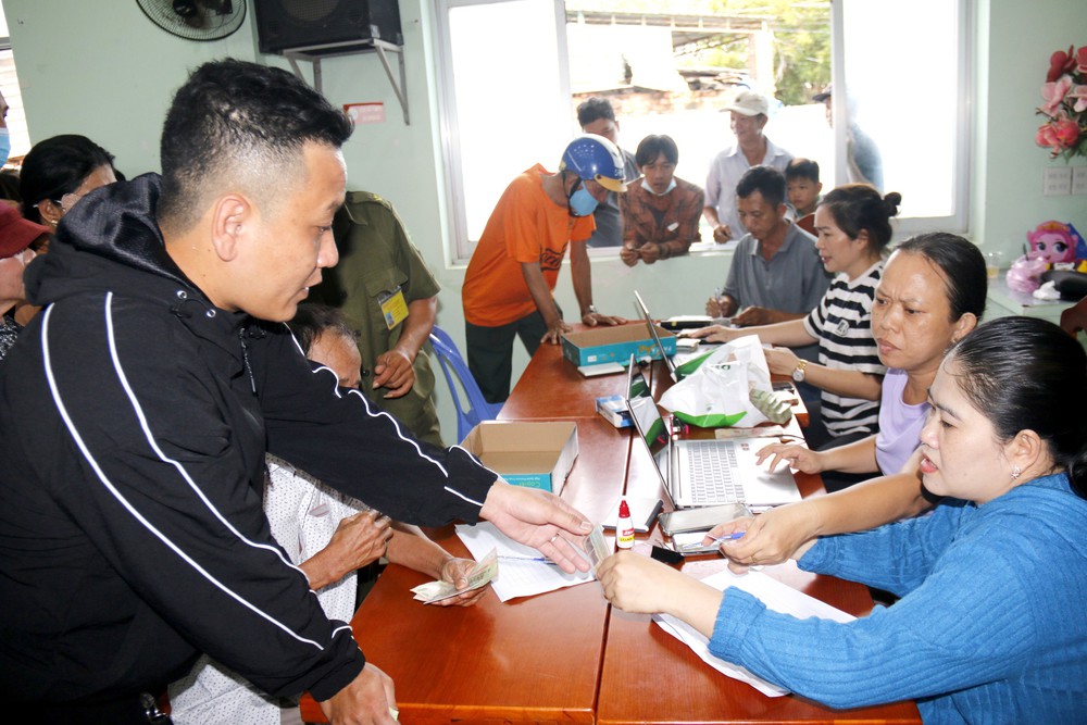 80 năm Quốc khánh: Người dân phấn khởi đi nhận quà Tết Độc lập - Ảnh 5.