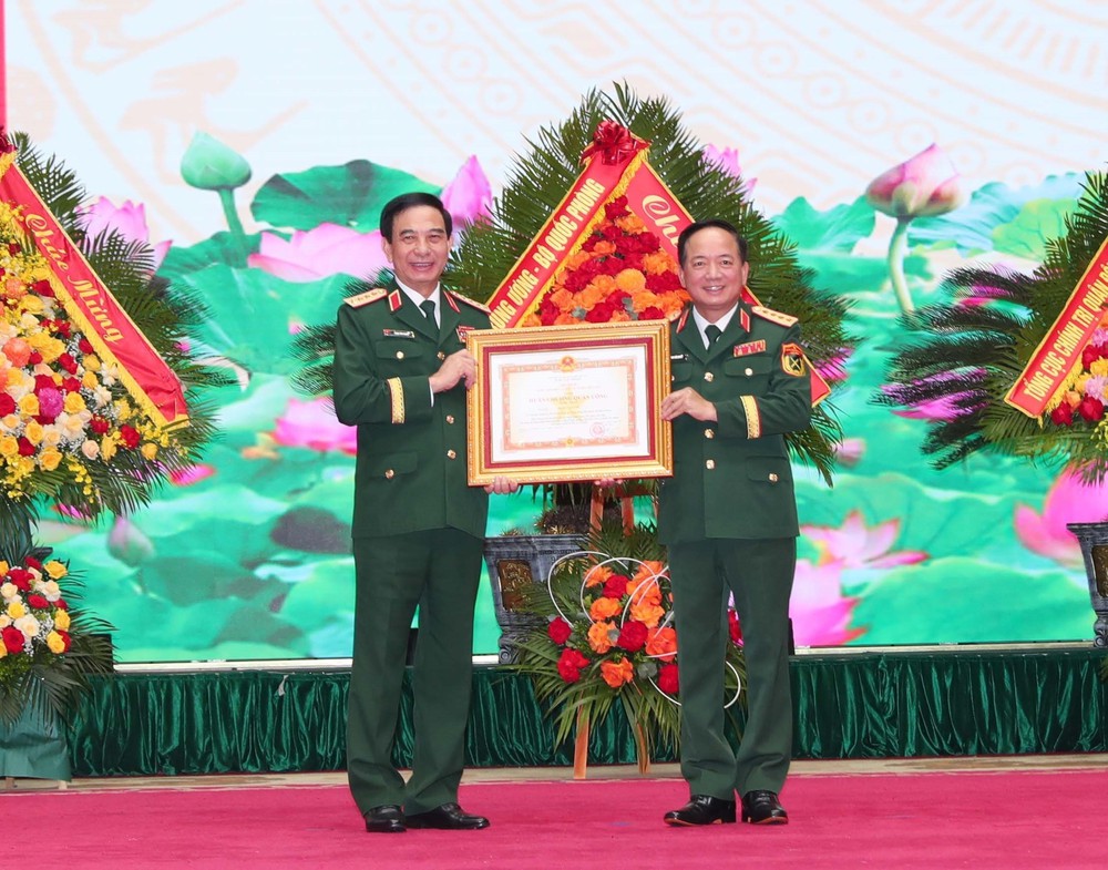 Trao huân chương tặng Đại tướng Phan Văn Giang và các đồng chí lãnh đạo Bộ Quốc phòng - Ảnh 2.