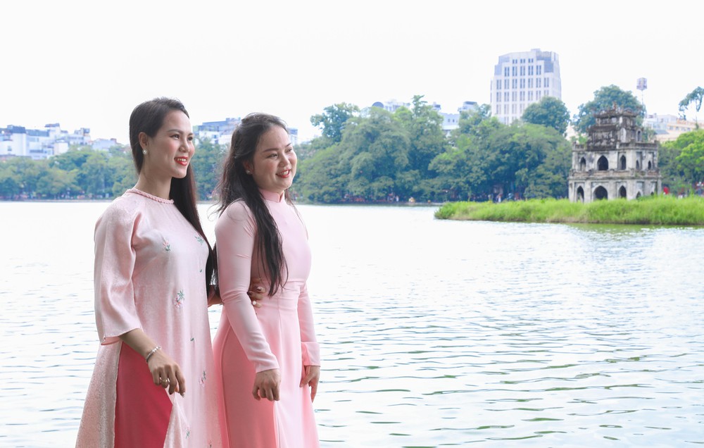 Thủ đô rực rỡ trong dịp nghỉ lễ quốc khánh đặc biệt - Ảnh 11.