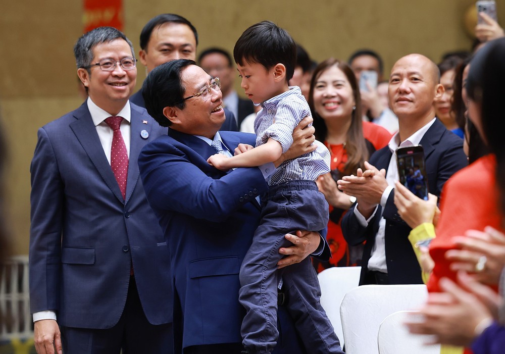 Thủ tướng Phạm Minh Chính gặp gỡ cộng đồng người Việt Nam tại Trung Quốc - Ảnh 4.