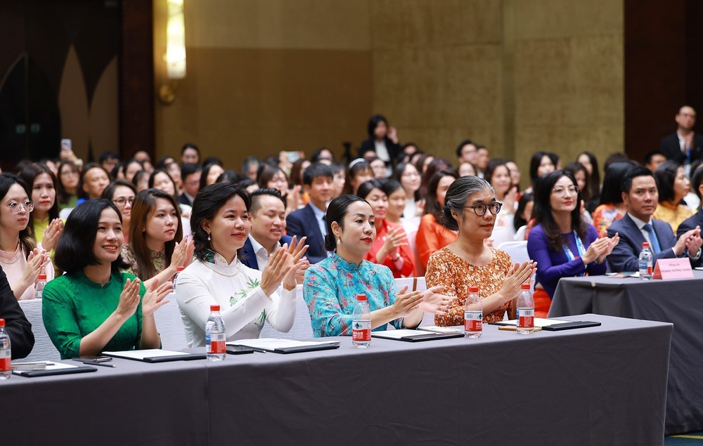 Thủ tướng Phạm Minh Chính gặp gỡ cộng đồng người Việt Nam tại Trung Quốc - Ảnh 6.