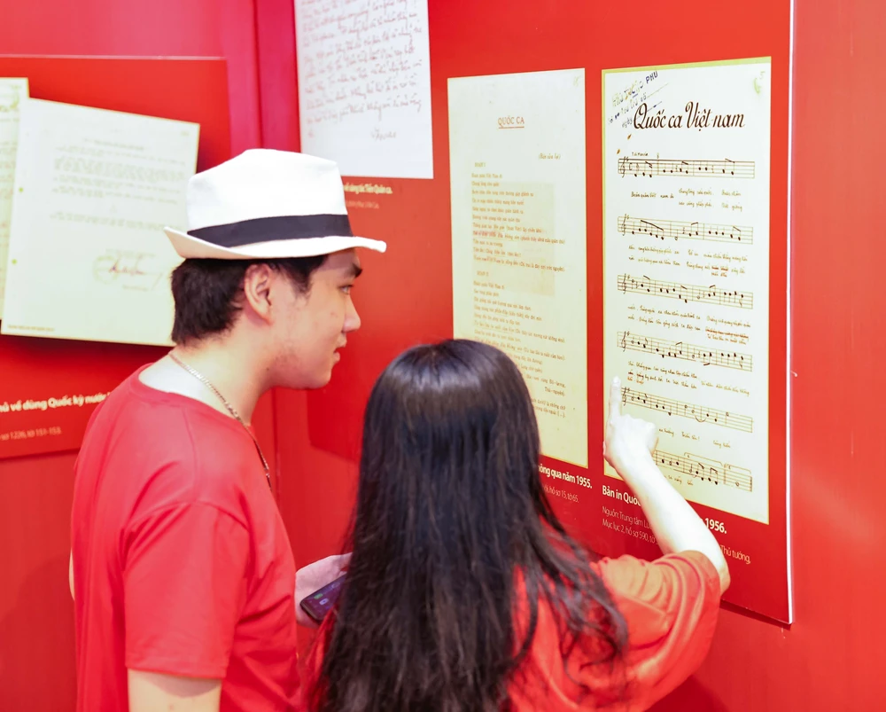 Triển lãm “Quốc kỳ, Quốc ca, Quốc huy: Biểu tượng tự hào dân tộc Việt Nam” - Ảnh 7.