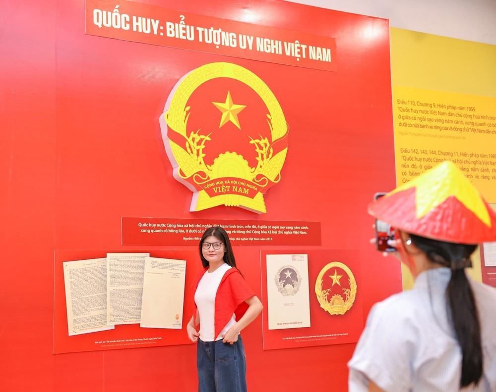 Triển lãm “Quốc kỳ, Quốc ca, Quốc huy: Biểu tượng tự hào dân tộc Việt Nam” - Ảnh 6.