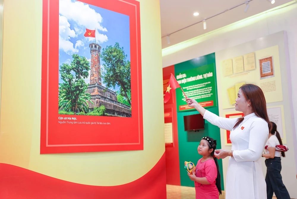 Triển lãm “Quốc kỳ, Quốc ca, Quốc huy: Biểu tượng tự hào dân tộc Việt Nam” - Ảnh 5.