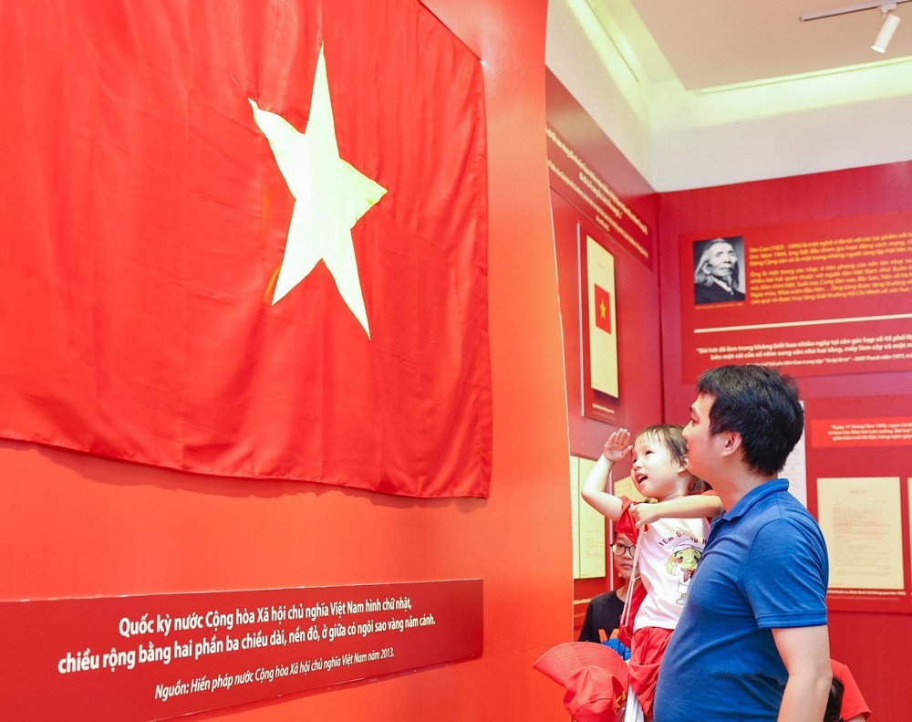 Triển lãm “Quốc kỳ, Quốc ca, Quốc huy: Biểu tượng tự hào dân tộc Việt Nam” - Ảnh 2.