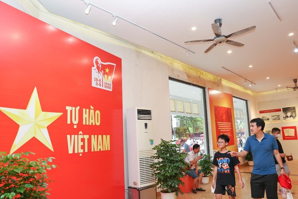 Triển lãm “Quốc kỳ, Quốc ca, Quốc huy: Biểu tượng tự hào dân tộc Việt Nam” - Ảnh 3.