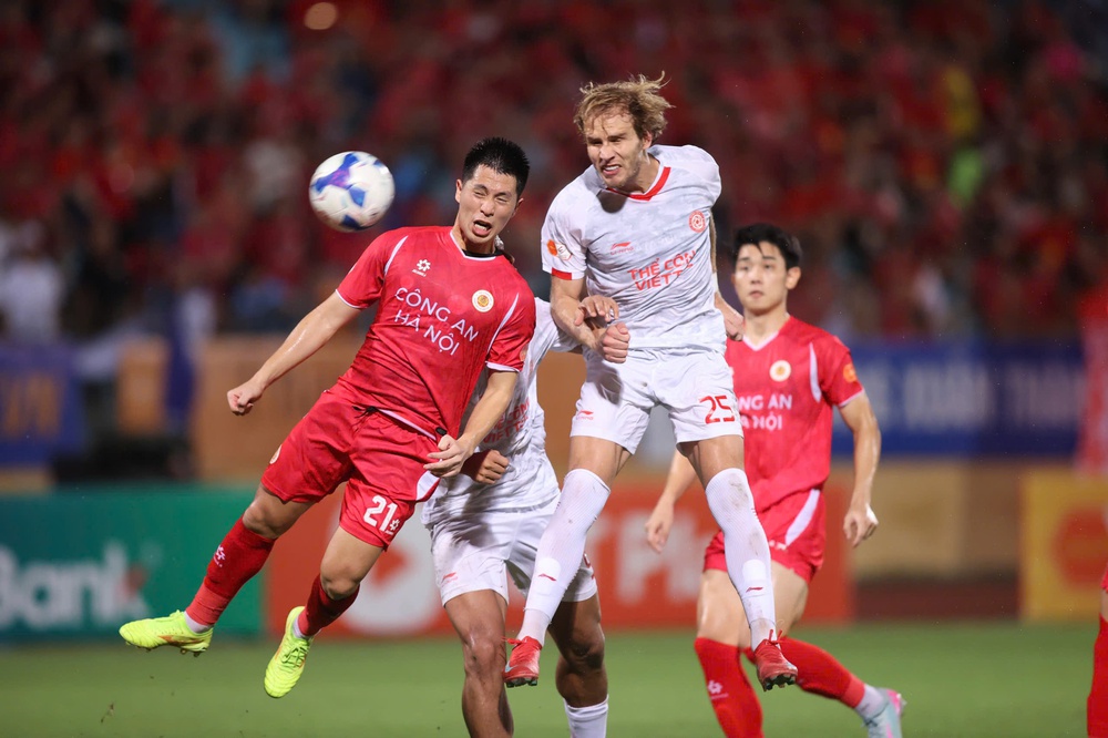 HLV ngoại ở V-League 2025/26: Người vui kẻ buồn sau vòng 3 - Ảnh 2.