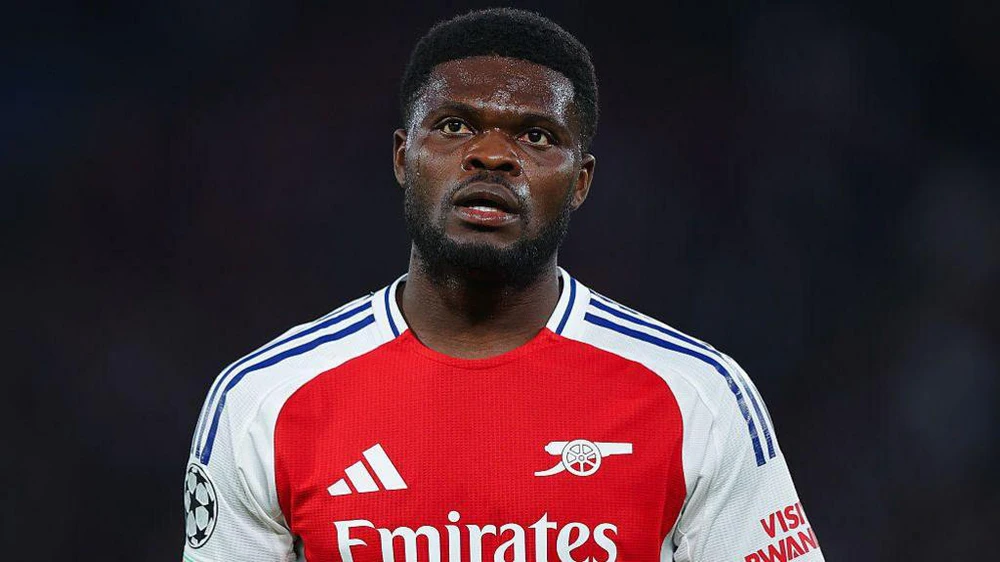 Tin chuyển nhượng ngày 4/8: Arsenal có phương án thay Saliba; David Luiz trở lại châu Âu - Ảnh 1.