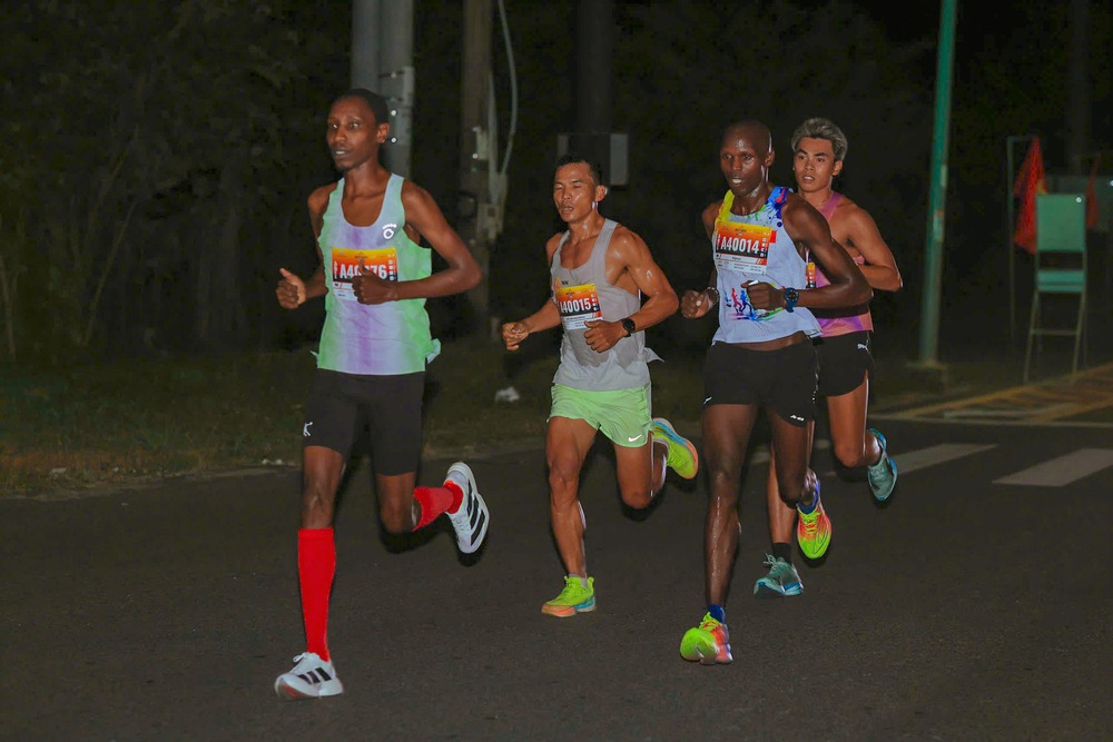 Kiptoo, Ngọc Hoa vô địch Bà Đen Mountain Marathon 2025 - Ảnh 1.