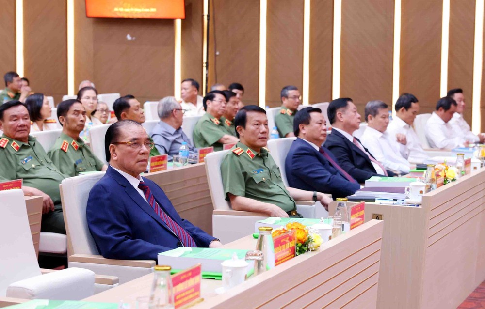 Công an nhân dân phát huy truyền thống anh hùng, vững bước cùng đất nước tiến vào kỷ nguyên mới - Ảnh 1.