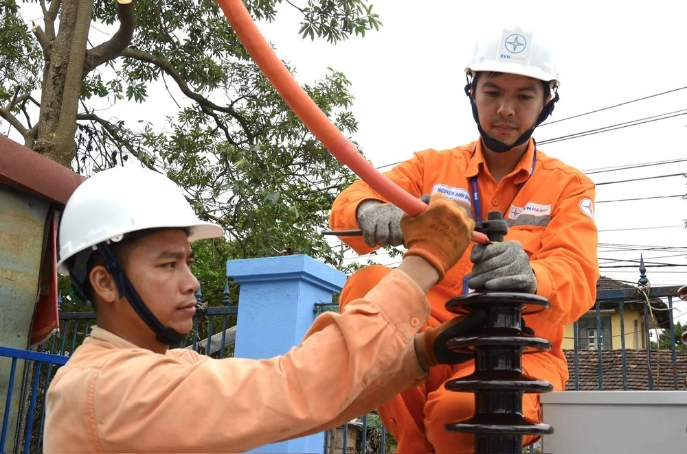 Hà Nội: Công suất tiêu thụ điện chạm mốc cao nhất lịch sử - Ảnh 1.
