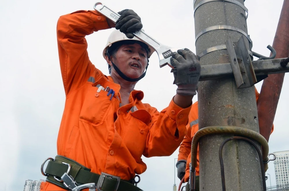 Hà Nội: Công suất tiêu thụ điện chạm mốc cao nhất lịch sử - Ảnh 2.