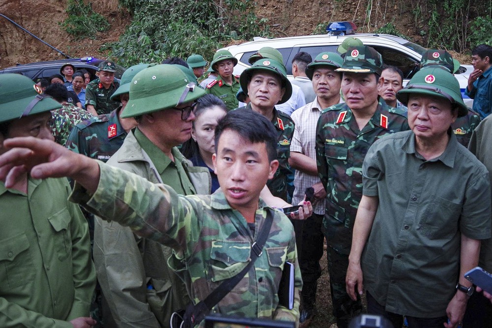 Lan tỏa hành động dũng cảm của Trưởng bản Mùa A Thi cứu 90 người dân thoát khỏi lũ dữ - Ảnh 2.