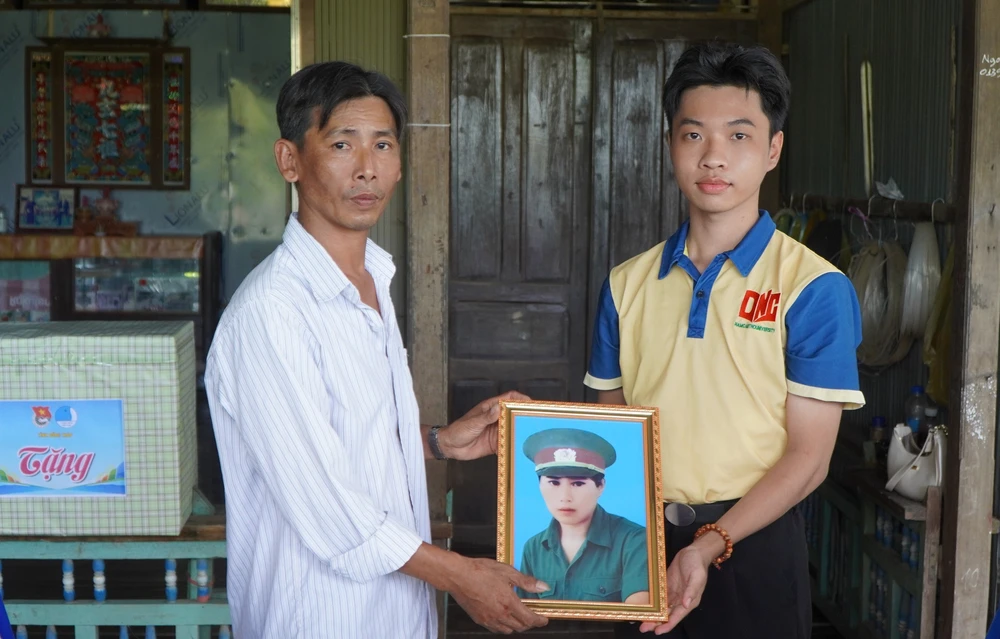 Phục dựng ảnh liệt sĩ: Món quà tinh thần vô giá - Ảnh 4.