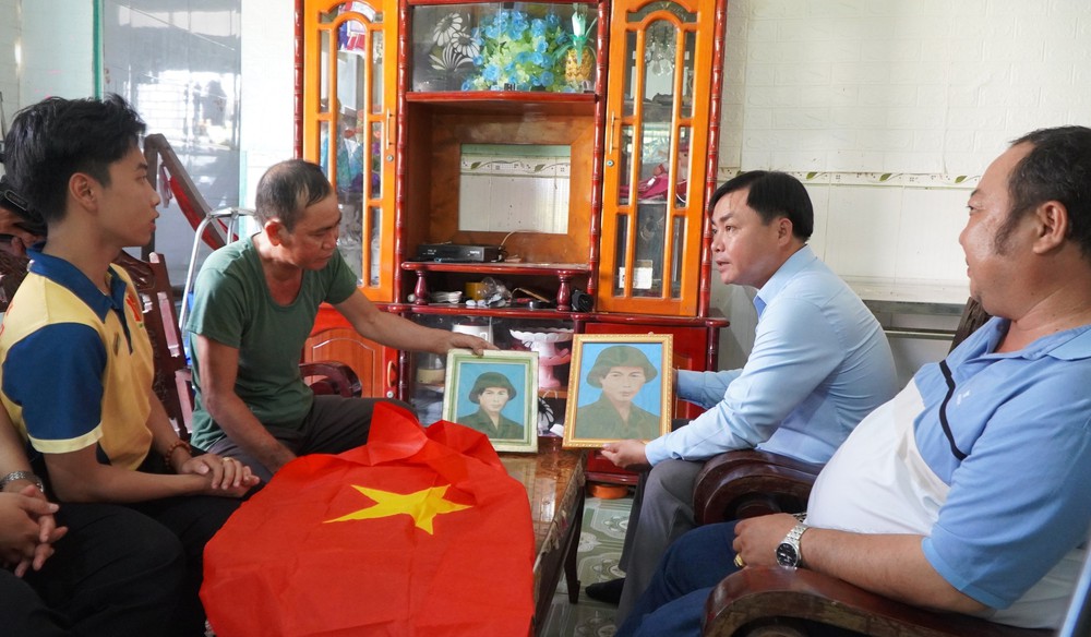 Phục dựng ảnh liệt sĩ: Món quà tinh thần vô giá - Ảnh 1.