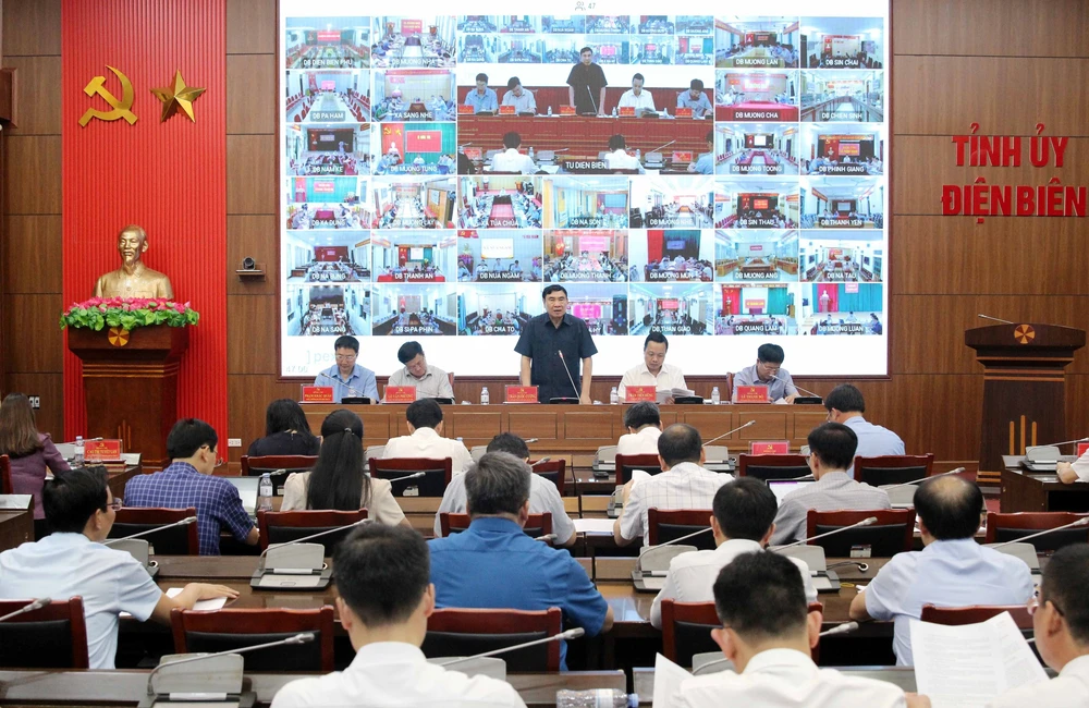 Điện Biên họp khẩn, quyết tâm xây dựng nhà mới cho người dân vùng lũ - Ảnh 1.