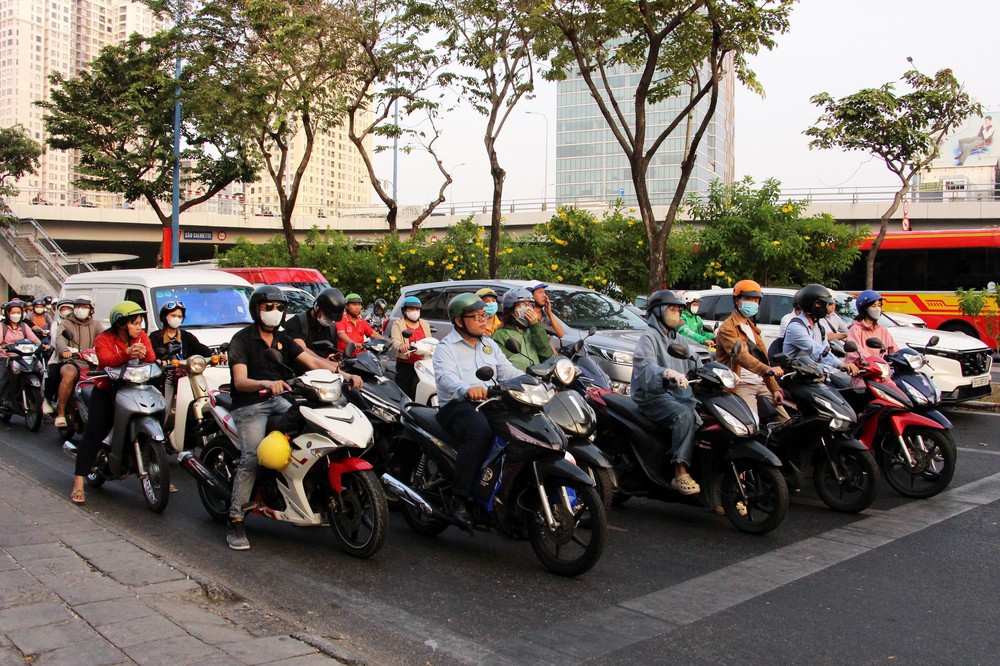 Phường Cửa Nam (Hà Nội) “bác” thông tin thí điểm cấm xe chạy xăng trên địa bàn - Ảnh 1.
